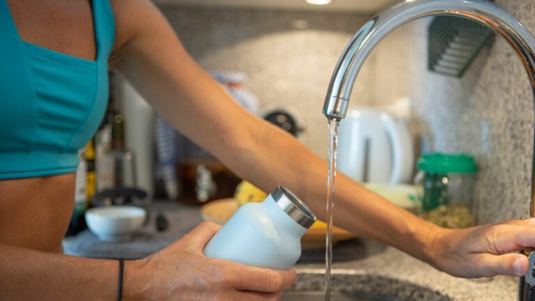 Bottled water or tap water, which one to trust?