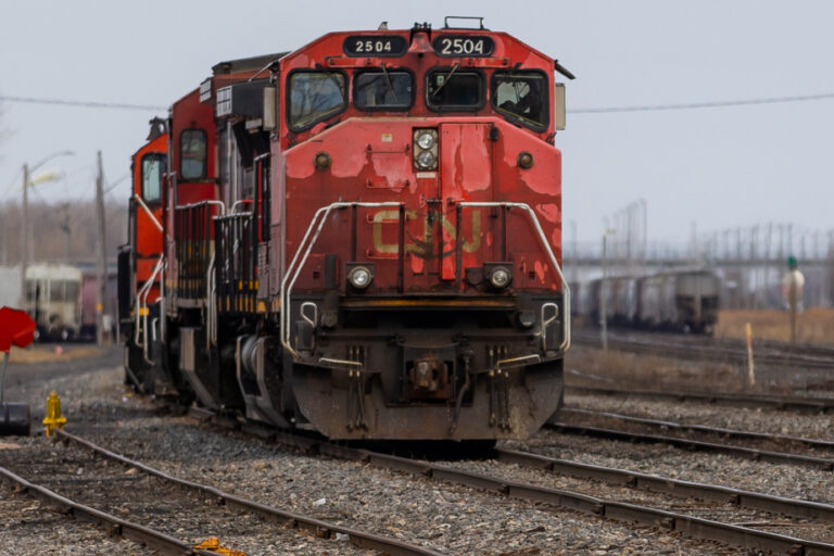 CN and CPKC workers vote in favor of renewing the strike