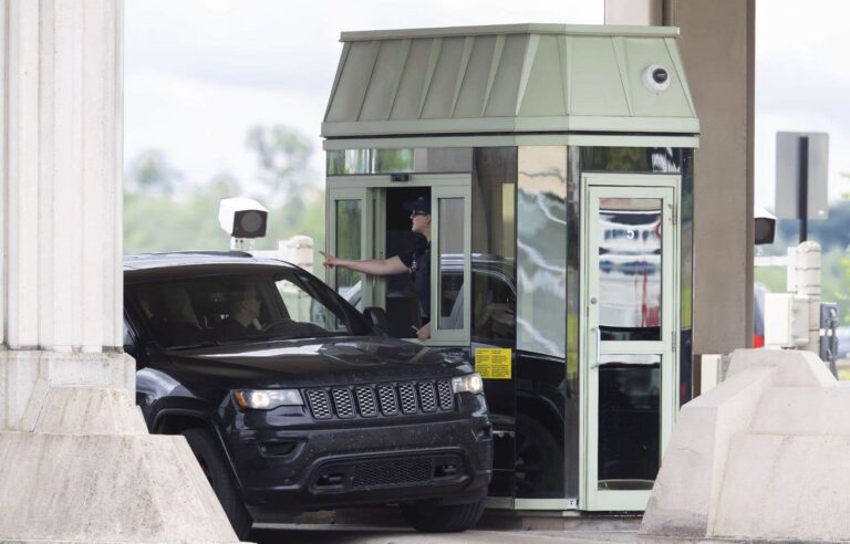 Canada Border Services Agency employees agree with Ottawa, no strike at the border