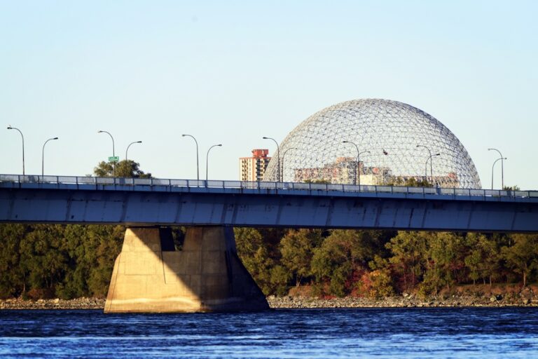 Canadian Grand Prix |  The Concorde Bridge briefly blocked by climate activists