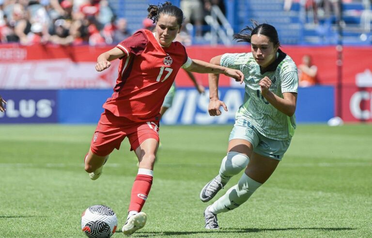 Canadian soccer players win match against Mexico at Saputo Stadium