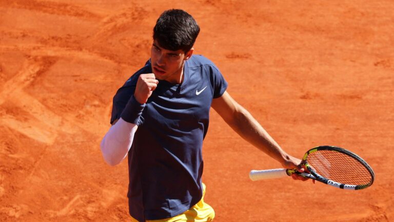 Carlos Alcaraz overthrows Jannik Sinner and will play his first final at Porte d’Auteuil