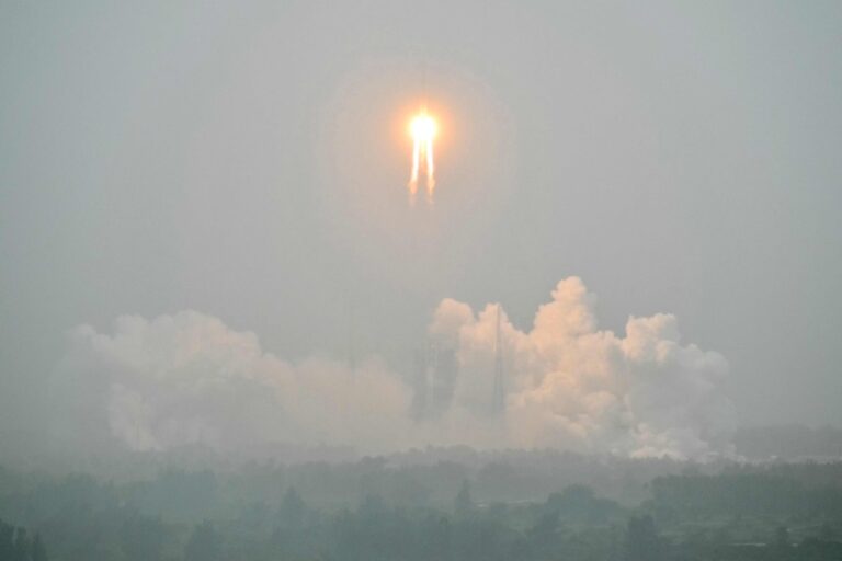 Chang’e 6 |  Chinese probe takes off from the Moon with samples from the far side