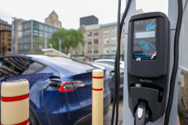 Charging stations for electric vehicles |  A record financing round at Flo