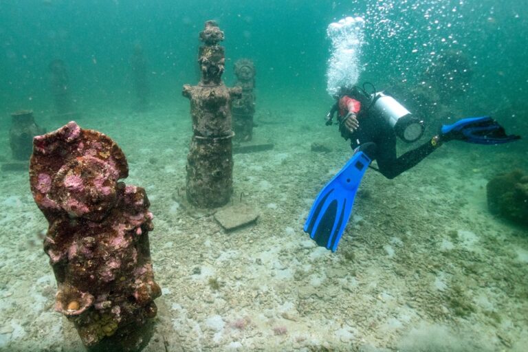 Colombia |  A strange underwater museum to protect the corals of the Caribbean