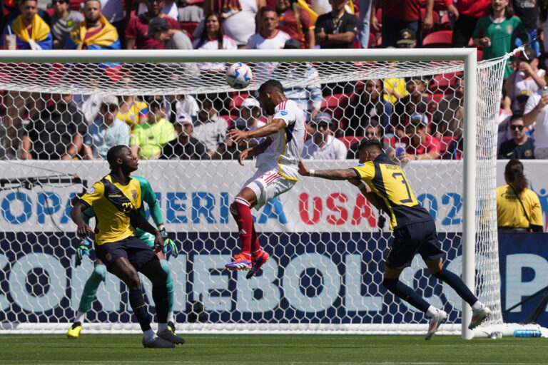 Copa America |  Venezuela and Mexico win their first match