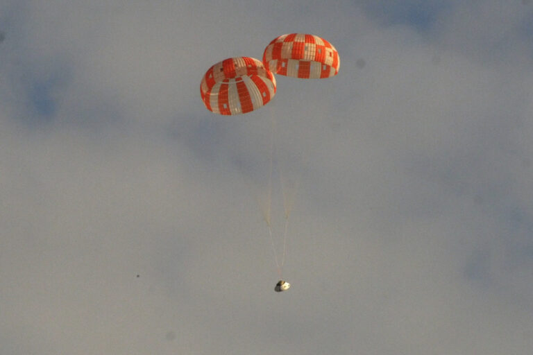 Demystifying science |  The mystery of space parachutes