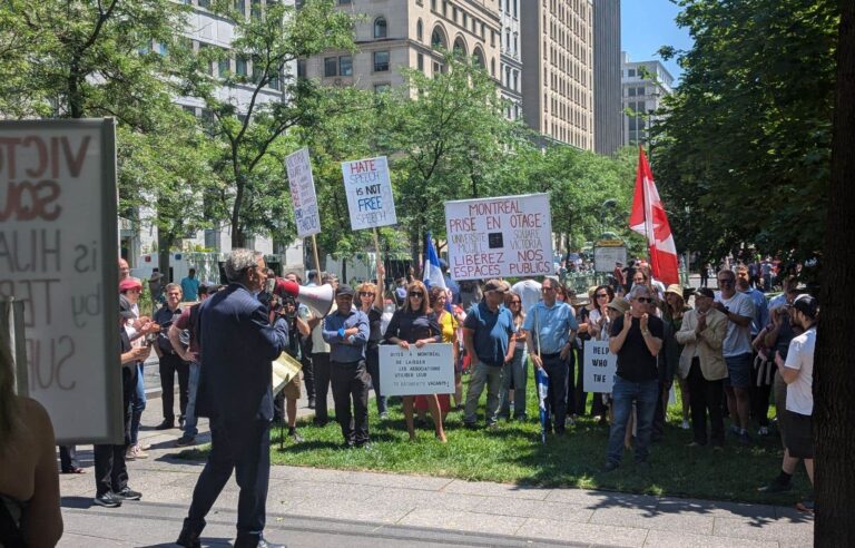 Double demonstration at Victoria Square against the presence of a pro-Palestinian encampment