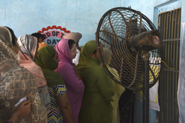 Elections in India |  Last day of voting in stifling heat