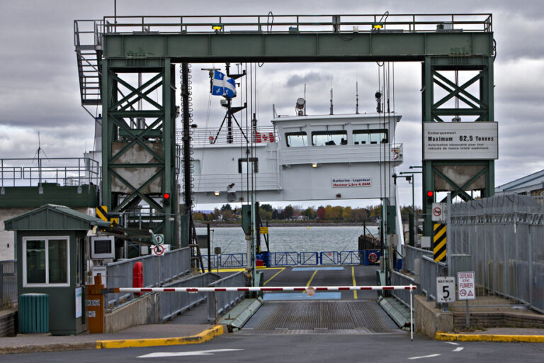 Sorel-Tracy-Saint-Ignace-de-Loyola Ferry | Employees vote for unlimited strike