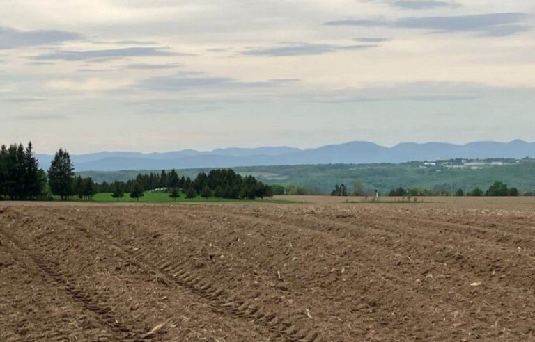 Farmers and their allies want Quebec to put Rabaska lands in trust