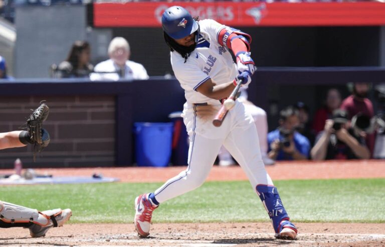 Guerrero hits a three-run homer and the Blue Jays beat the Orioles 6-5