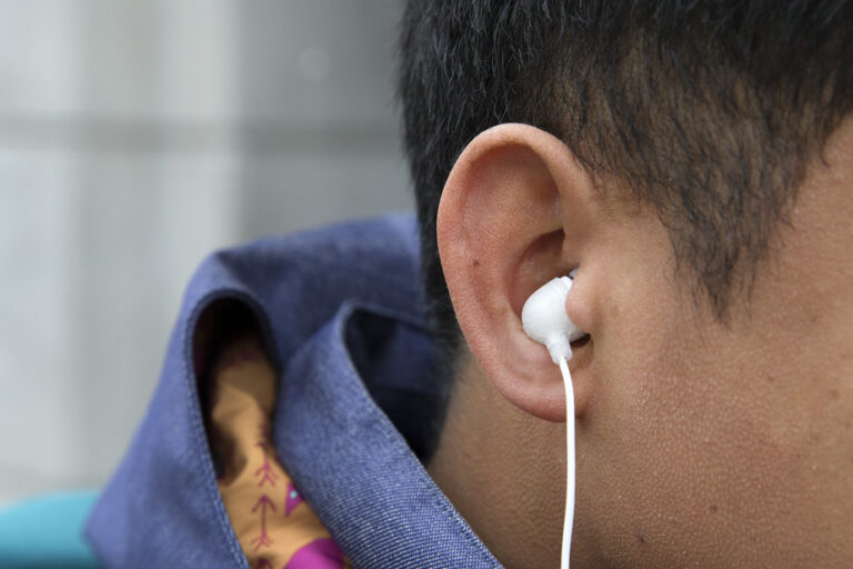 Headphone etiquette at the airport