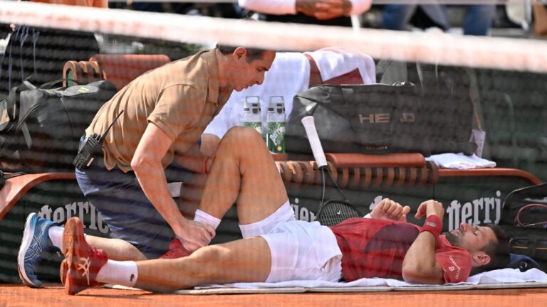 “I don’t know if I will be able to play in the quarters,” warns Novak Djokovic, who denounces the state of the field at the origin of his injury