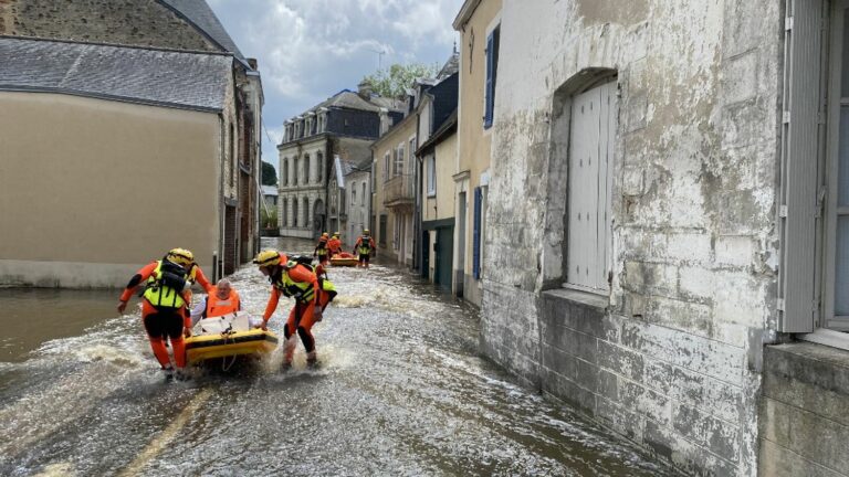 IN IMAGES, IN PICTURES.  From Mayenne to Isère, floods affect several departments