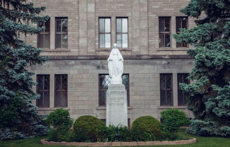 In Laval, a convent is transformed into a community village