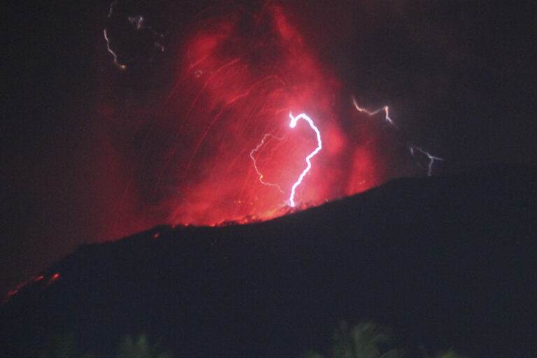 Indonesia |  New repeated eruptions at Mount Ibu