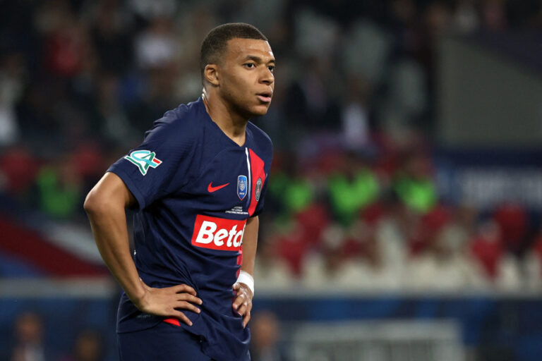 Kylian Mbappé demands that Paris Saint-Germain pay him unpaid salaries and bonuses