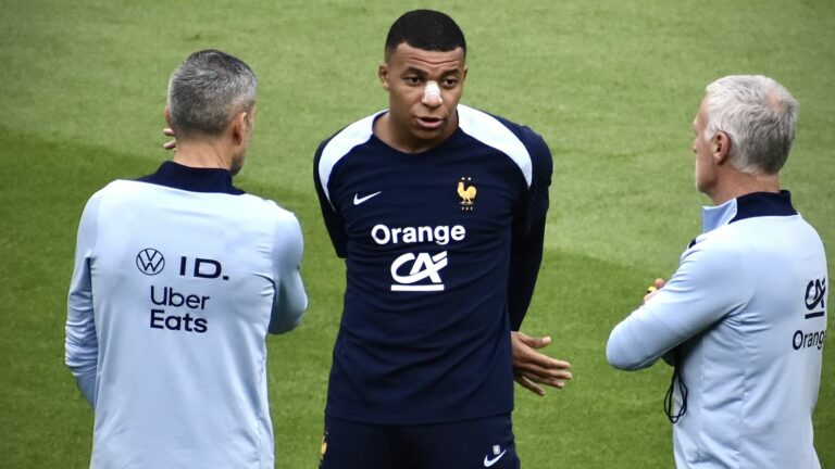 Kylian Mbappé present at Les Bleus training two days before the match against the Netherlands