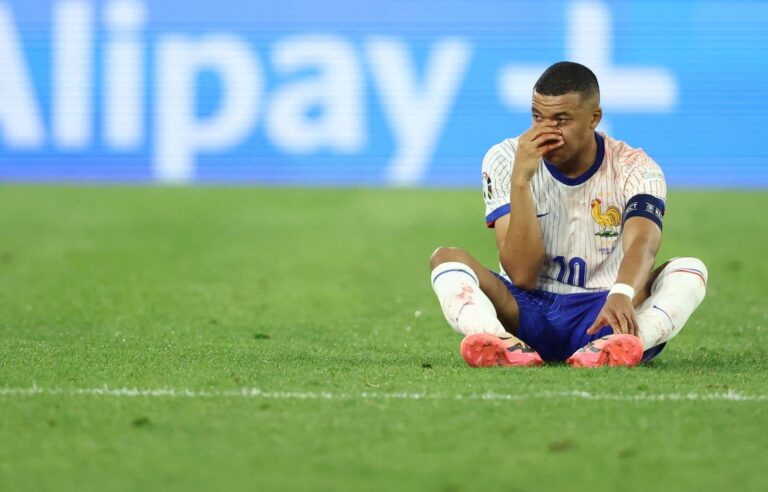 Kylian Mbappé’s broken nose darkens the horizon of the France team at Euro 2024