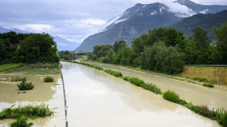 Landslide kills two in Switzerland