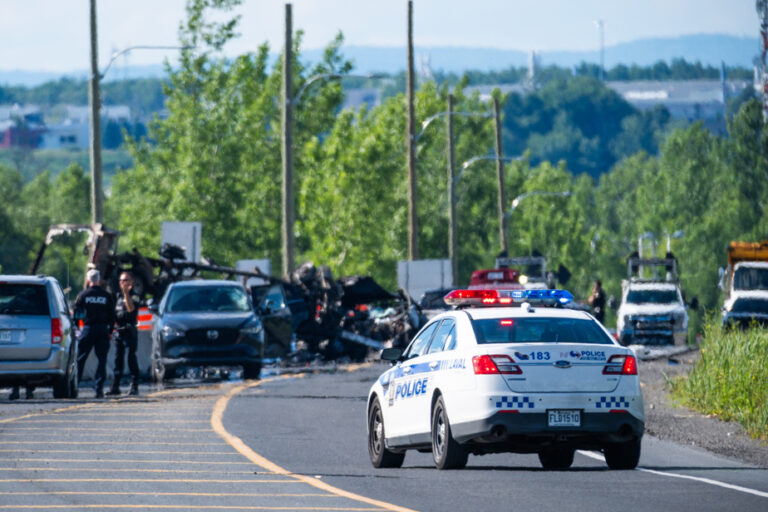 Laval |  Major pileup leaves people dead and seriously injured