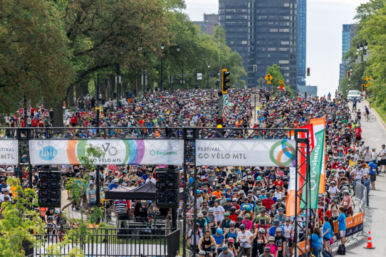 Tour of the island of Montreal |  More than 18,000 cyclists are there