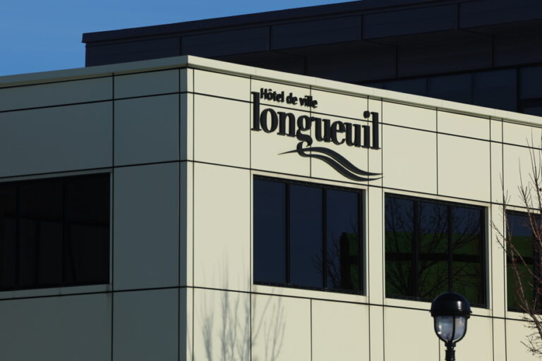 Longueuil |  White-collar workers reach an agreement in principle with the City