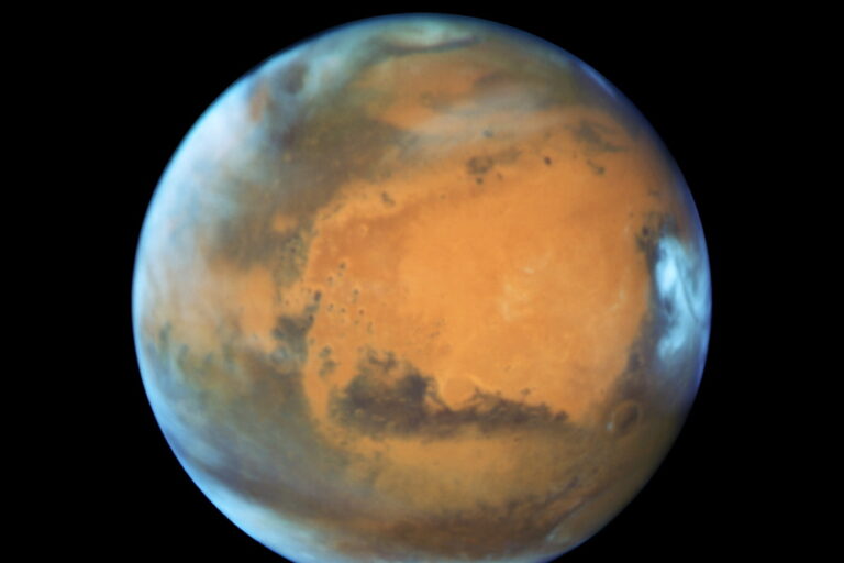 Mars bombarded by meteorites almost daily