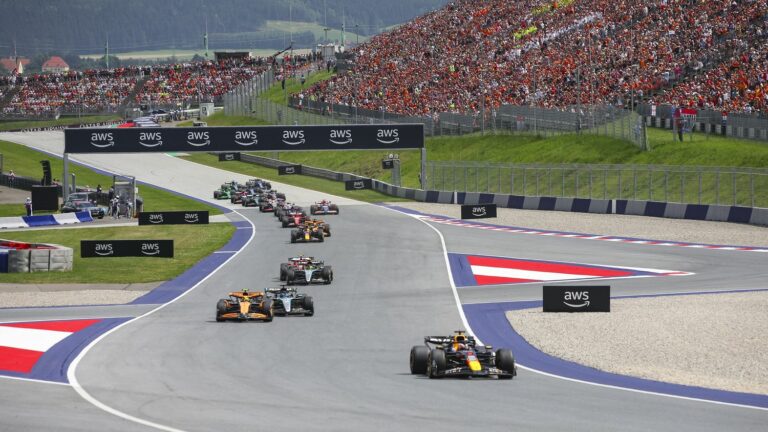 George Russell wins at Spielberg, taking advantage of a collision between Max Verstappen and Lando Norris… Relive the Austrian Grand Prix