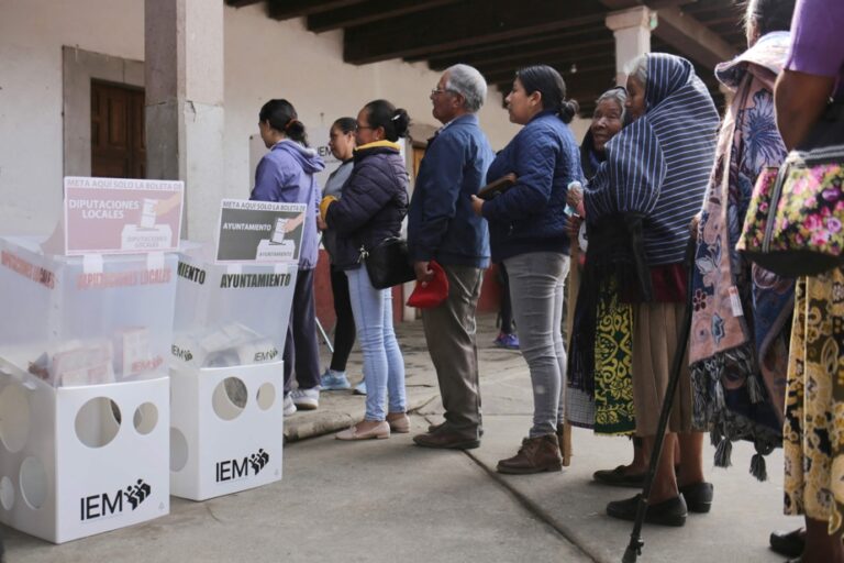 Mexico |  Historic election of a first president, deadly attacks in polling stations