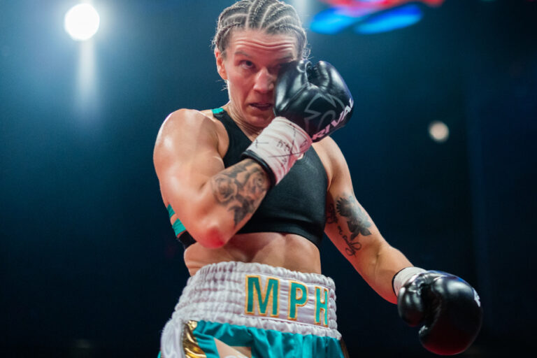 Montreal Casino Gala |  The fight between Marie-Pier Houle and Karla Ramos Zamora ends in a draw