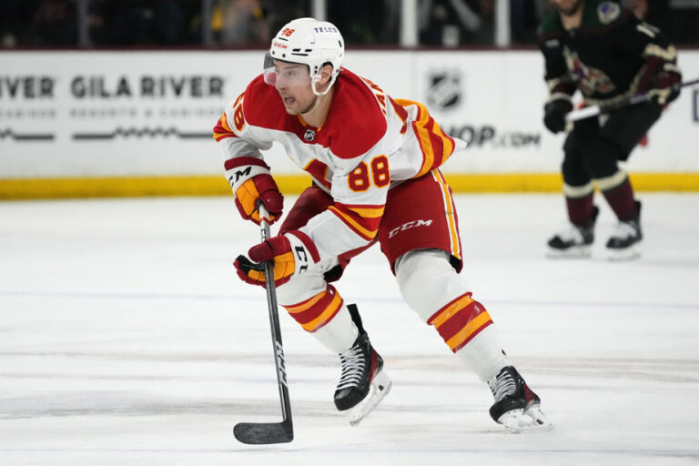 NHL |  Andrew Mangiapane moves from Flames to Capitals