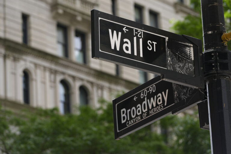 New York Stock Exchange |  New records for NASDAQ and S&P 500, but a mixed end to the session