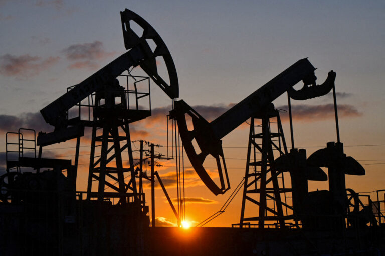 Oil remains firm, helped by renewed US demand