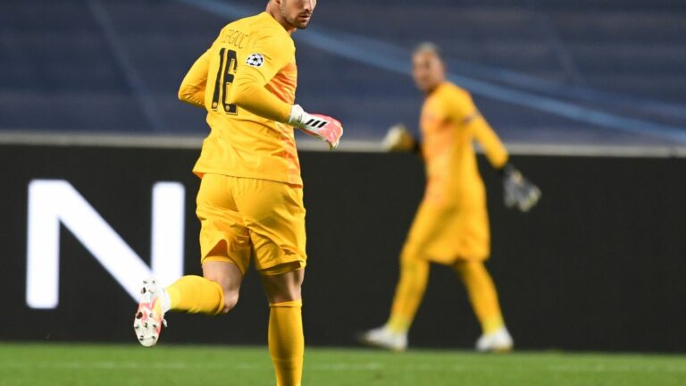 PSG goalkeeper Sergio Rico, victim of serious horse riding accident last year, will not be retained by the club