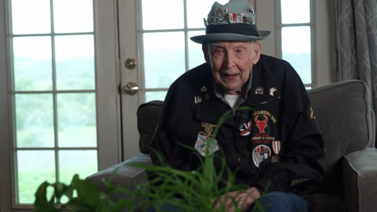 “Papa Jake”, an American veteran returning to Omaha Beach