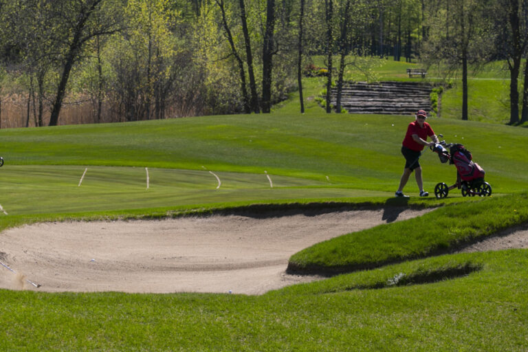 Pesticides soon to be banned on golf courses in Montreal