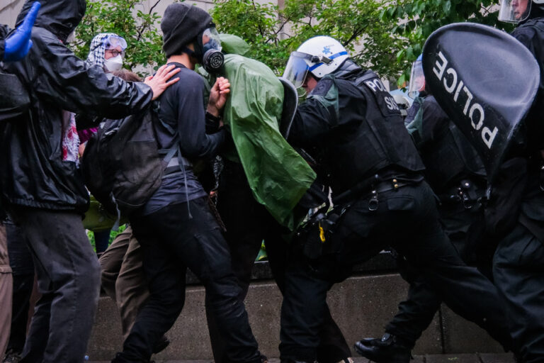 Camp at McGill |  High tensions between police and pro-Palestinian demonstrators