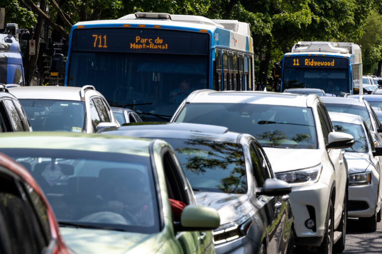 Public transit funding | Montreal elected officials recommend raising fuel taxes