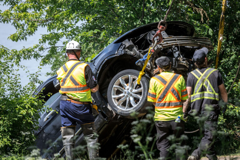 Rivière des Prairies |  Police found body of driver of submerged vehicle