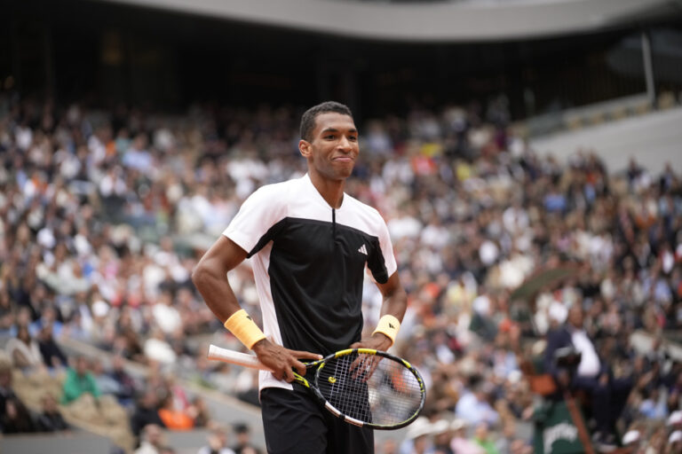 Roland-Garros |  Félix Auger-Aliassime bows to Carlos Alcaraz