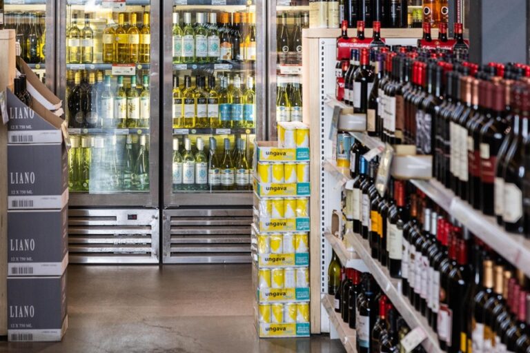 SAQ |  Fewer liters of wine and spirits sold