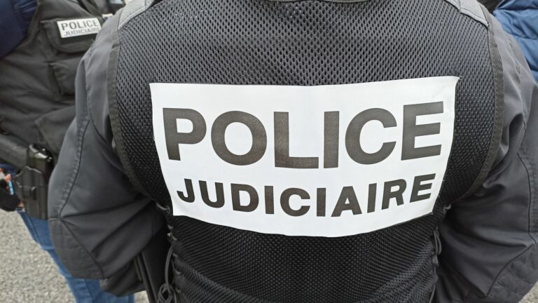 Seven people indicted in Lyon, suspected of being involved in vast trafficking in weapons of war between the Balkans and France