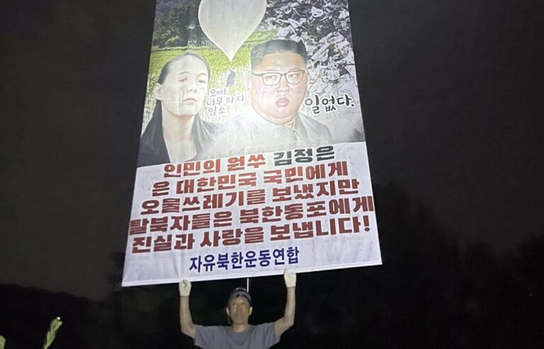 South Korean activists send 10 balloons filled with propaganda to North Korea