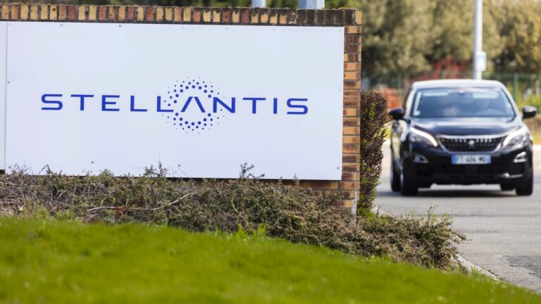 Stellantis plans to stop car production in the UK