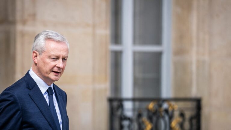 The Minister of the Economy, Bruno Le Maire, promises to reduce the French public deficit to 3% of GDP in 2027