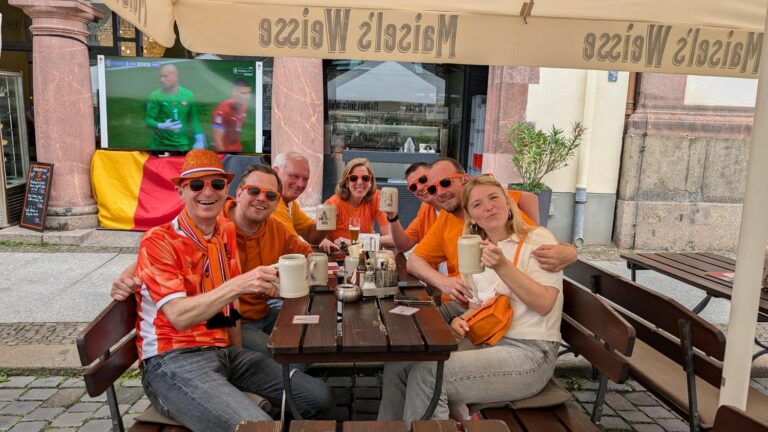 “This fervor is incredible”, before the match against the Blues, the “Oranje” wave has already swept over Leipzig