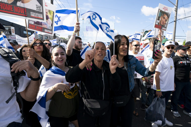 Toronto |  Pro-Israeli demonstration brings together thousands of people