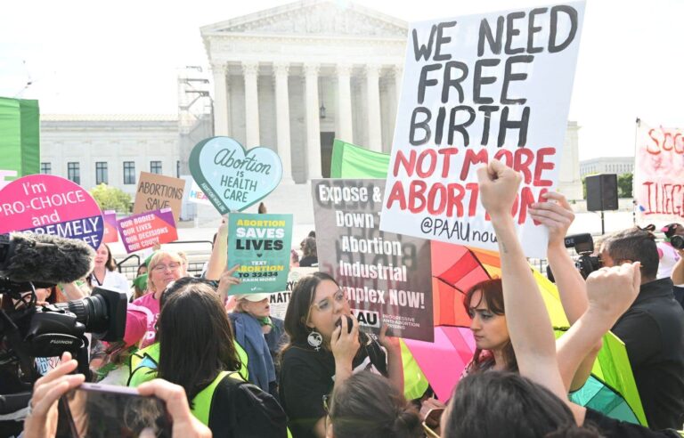 US Supreme Court overturns decision restricting access to mifepristone abortion